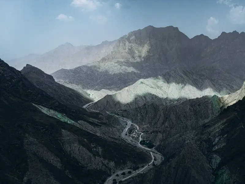 Auto huren in Oman: weg door de bergen en wadi's