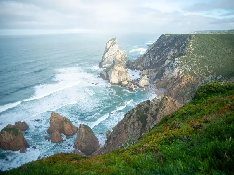 Ruige Atlantische kustlijn met kliffen in Portugal