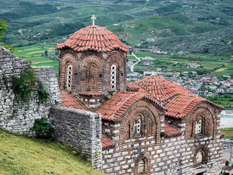 Een Byzantijnse kerk binnen het kasteel van Berat