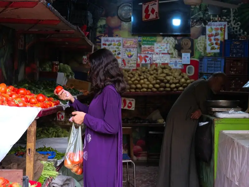Een levendige markt in het oude Caïro