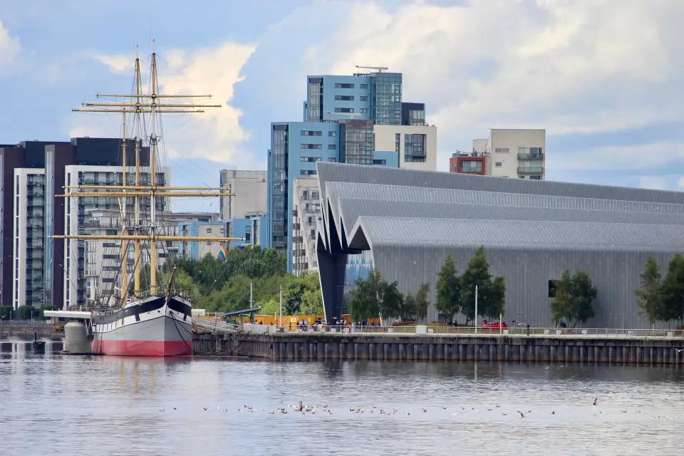 Het moderne Riverside Museum aan de Clyde