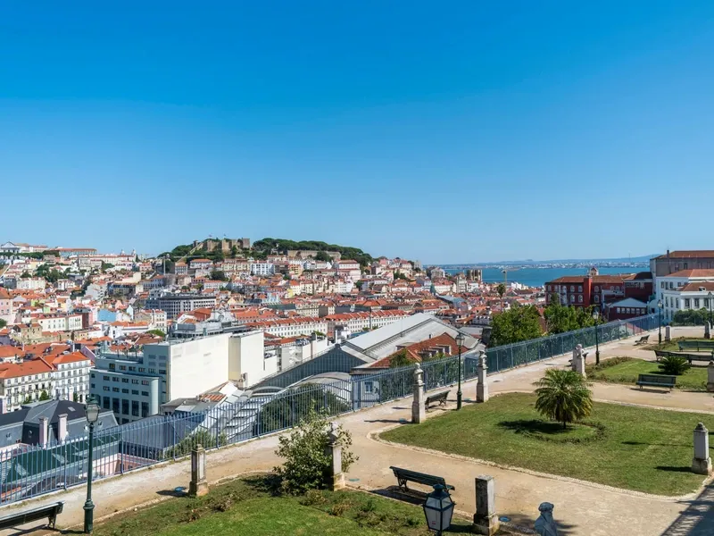 Het Castelo de São Jorge boven Lissabon
