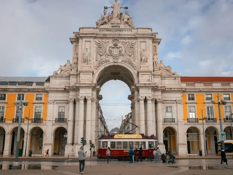 Het Praça do Comércio aan de rivier in Lissabon