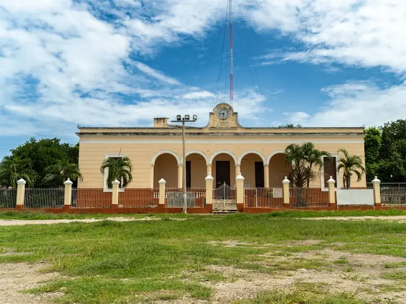 Koloniaal gebouw aan het Onafhankelijkheidsplein in Paramaribo