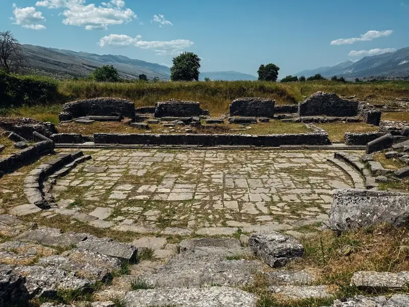 De antieke ruïnes van Butrint bij Sarandë