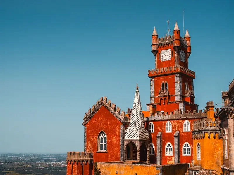 Het geel-rode Palácio da Pena in Sintra